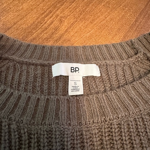 BP Ruffled Sleeve cut out sweater - Picture 2 of 9